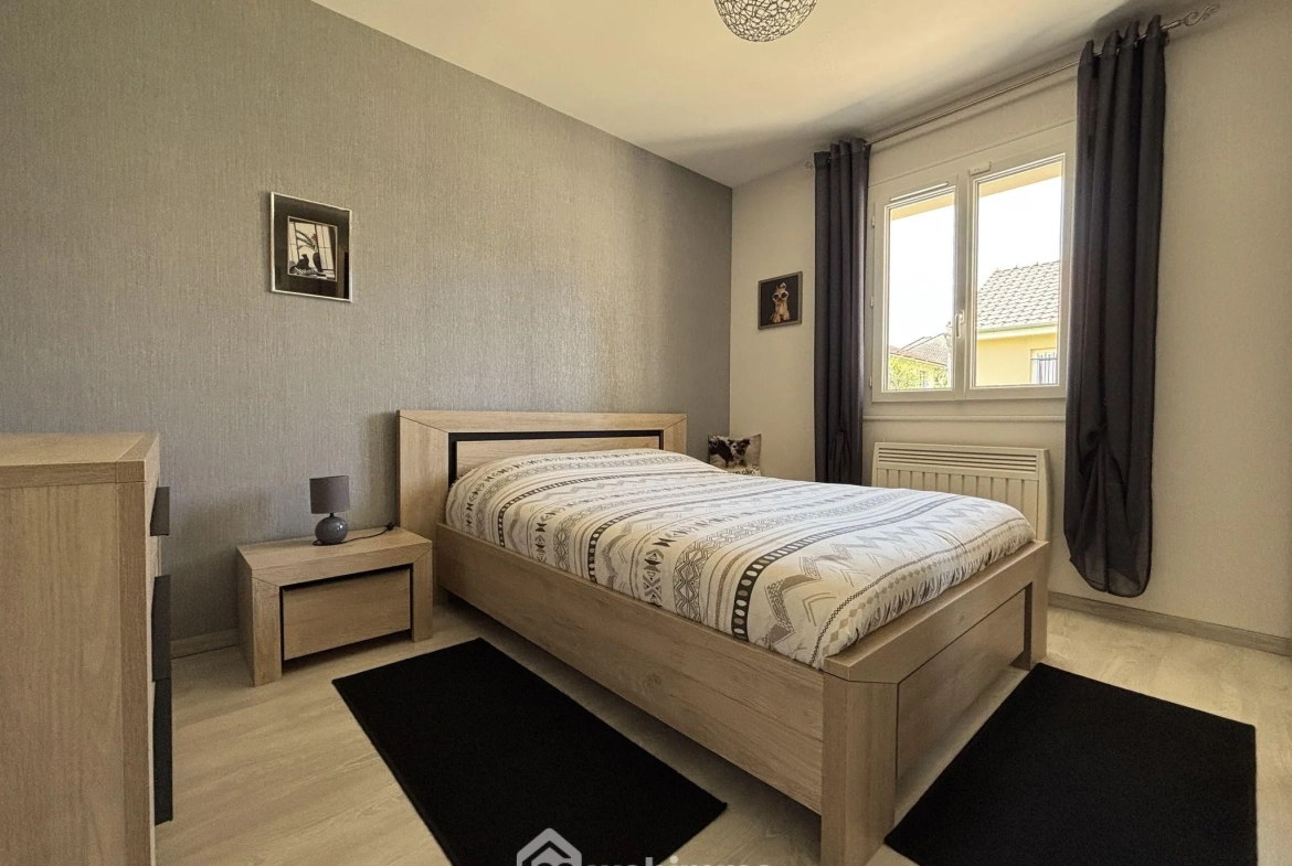 Maison à vendre de 117 m² à Châtellerault avec grand terrain et panneaux solaires 