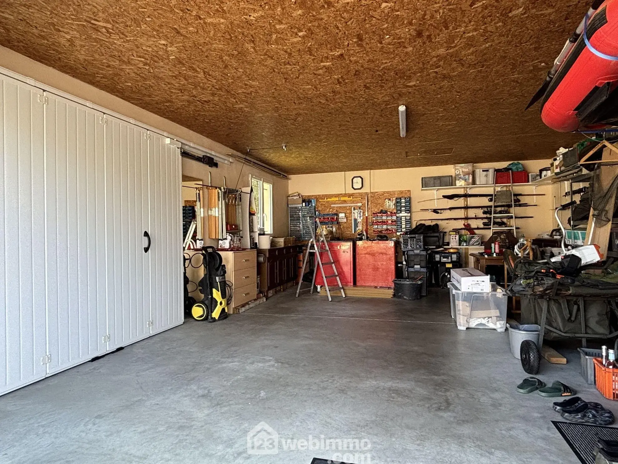 Maison à vendre de 117 m² à Châtellerault avec grand terrain et panneaux solaires 