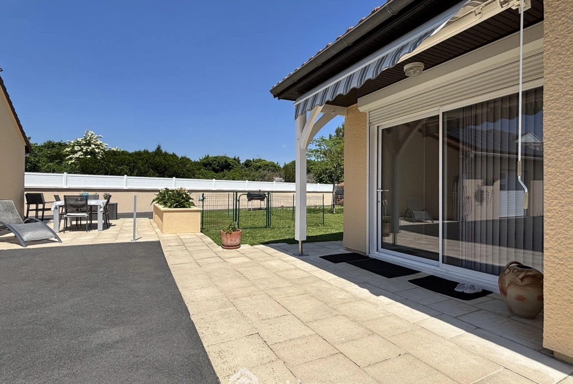 Maison à vendre de 117 m² à Châtellerault avec grand terrain et panneaux solaires 