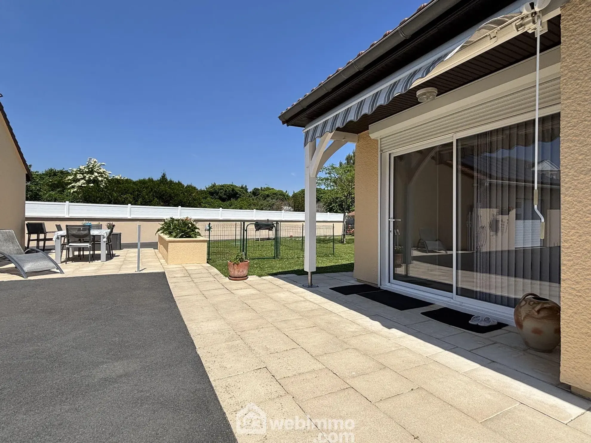 Maison à vendre de 117 m² à Châtellerault avec grand terrain et panneaux solaires 