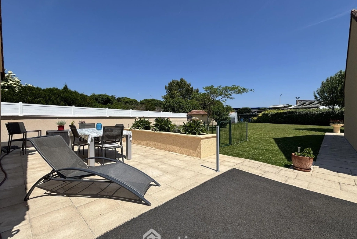Maison à vendre de 117 m² à Châtellerault avec grand terrain et panneaux solaires 