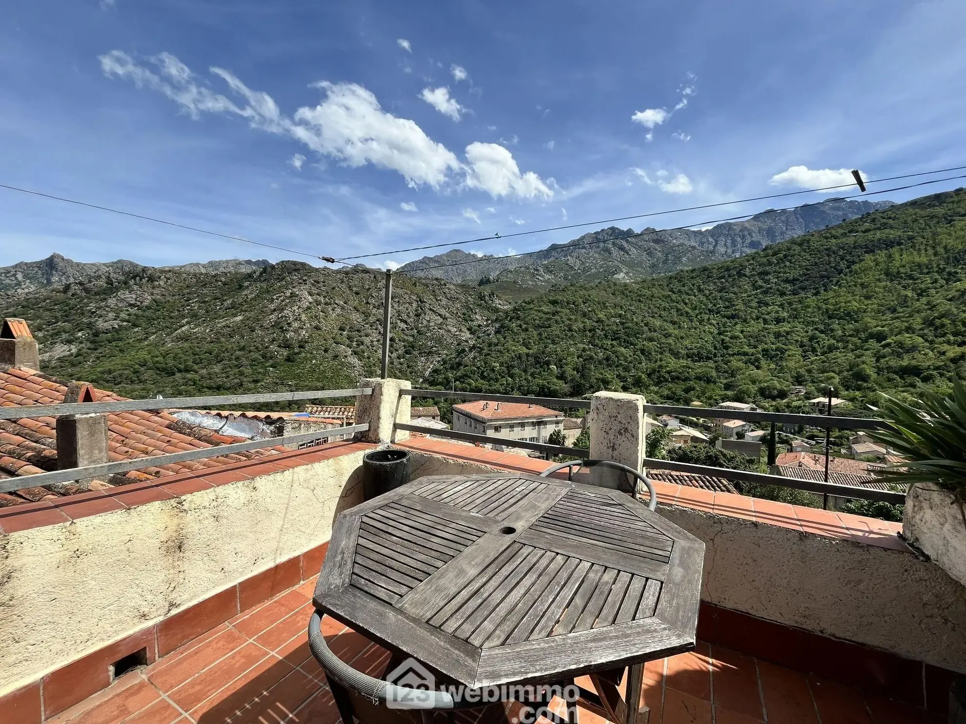 Appartement T3 à Muro avec terrasse et potentiel d'extension en Balagne 