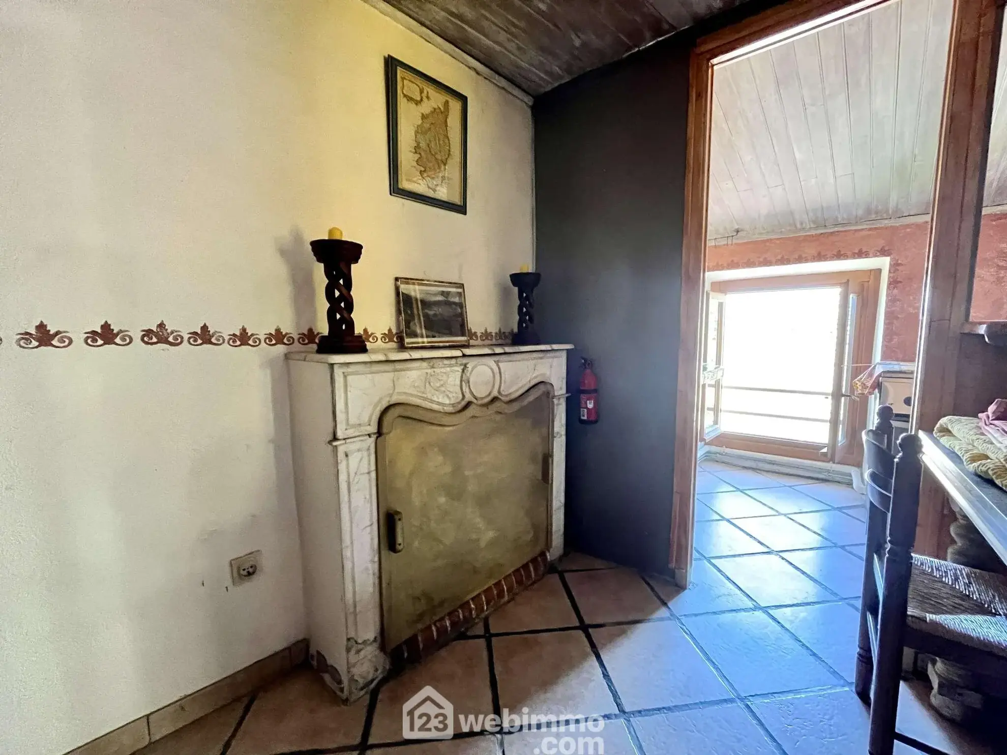 Appartement T3 à Muro avec terrasse et potentiel d'extension en Balagne 