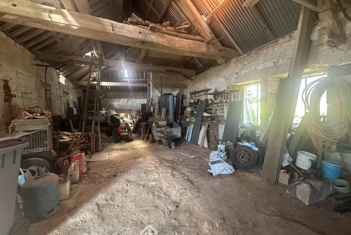 Grange à vendre de 96 m² à Montchâlons, idéale pour stockage ou atelier avec cour sécurisée 