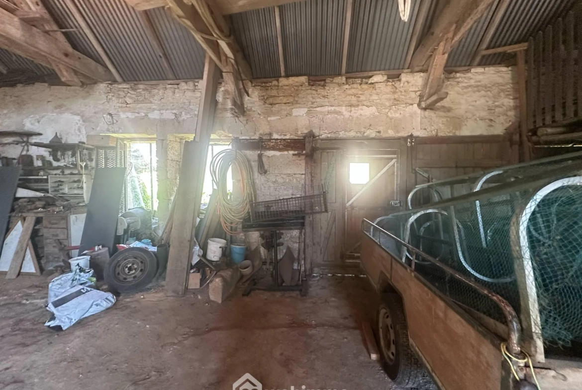 Grange à vendre de 96 m² à Montchâlons, idéale pour stockage ou atelier avec cour sécurisée 