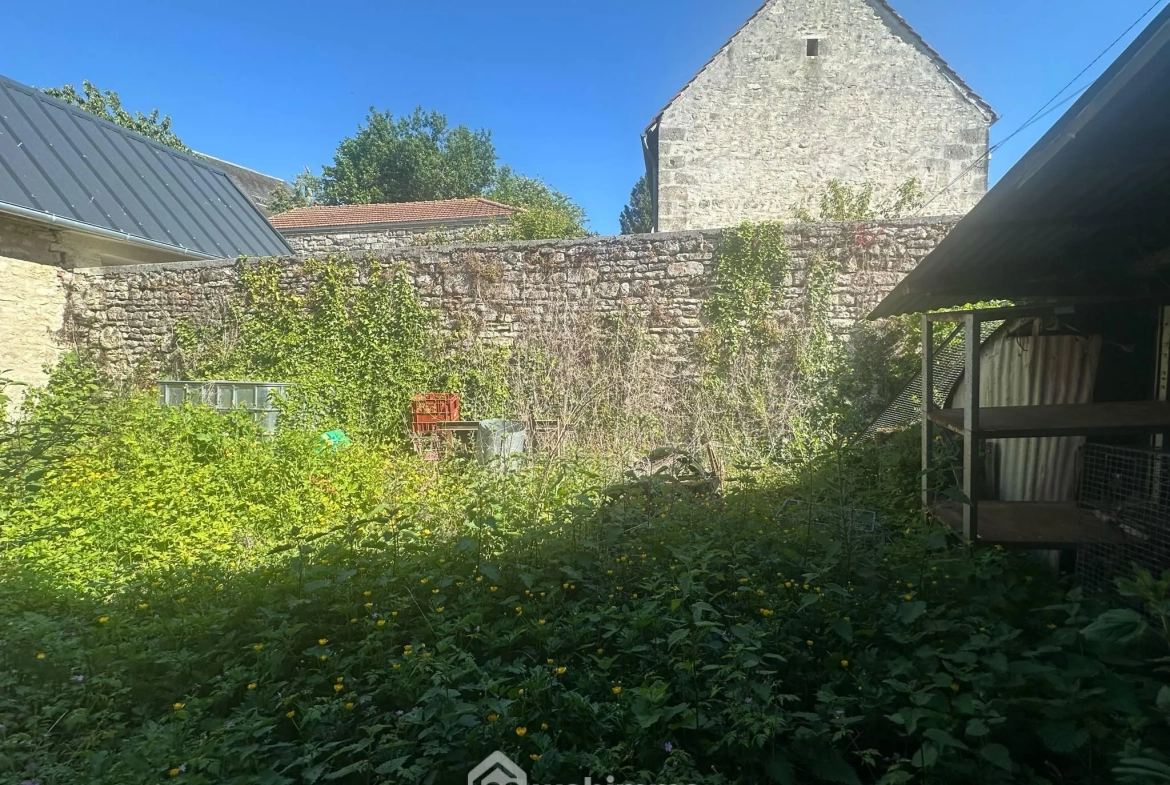 Grange à vendre de 96 m² à Montchâlons, idéale pour stockage ou atelier avec cour sécurisée 