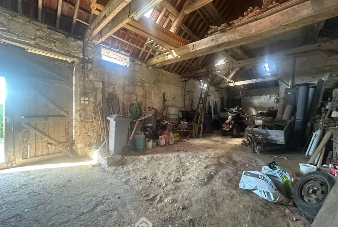 Grange à vendre de 96 m² à Montchâlons, idéale pour stockage ou atelier avec cour sécurisée 