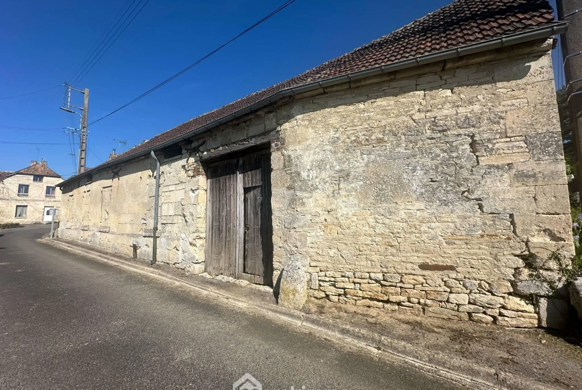 Grange à vendre de 96 m² à Montchâlons, idéale pour stockage ou atelier avec cour sécurisée 