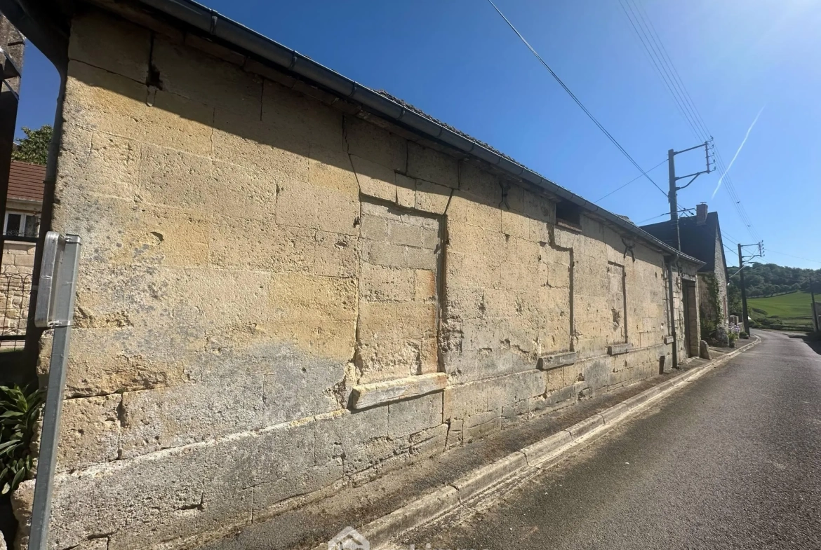 Grange à vendre de 96 m² à Montchâlons, idéale pour stockage ou atelier avec cour sécurisée 