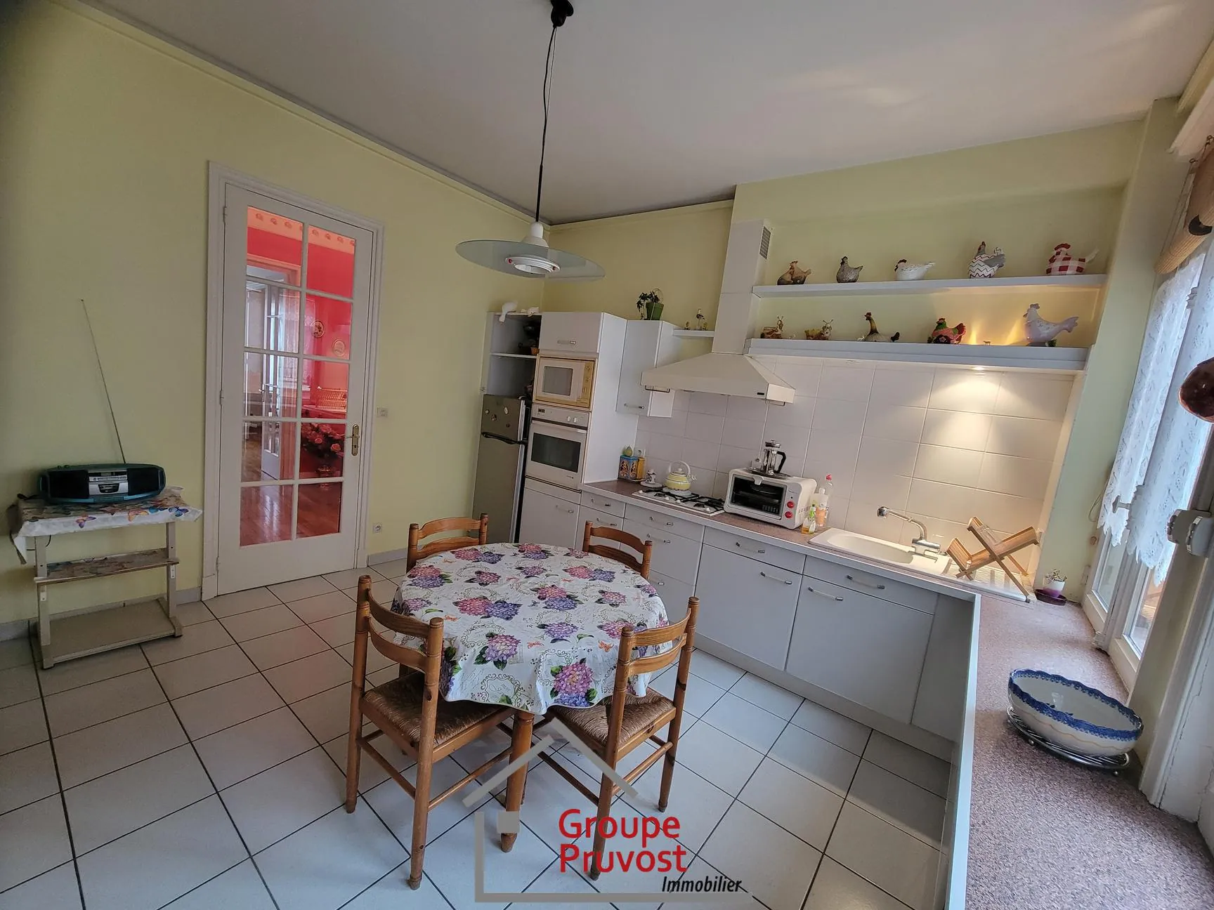 Grand appartement de 134 m² avec garage et cave en plein centre de Roanne 