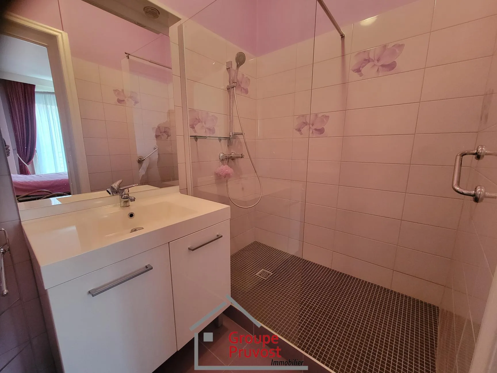 Grand appartement de 134 m² avec garage et cave en plein centre de Roanne 