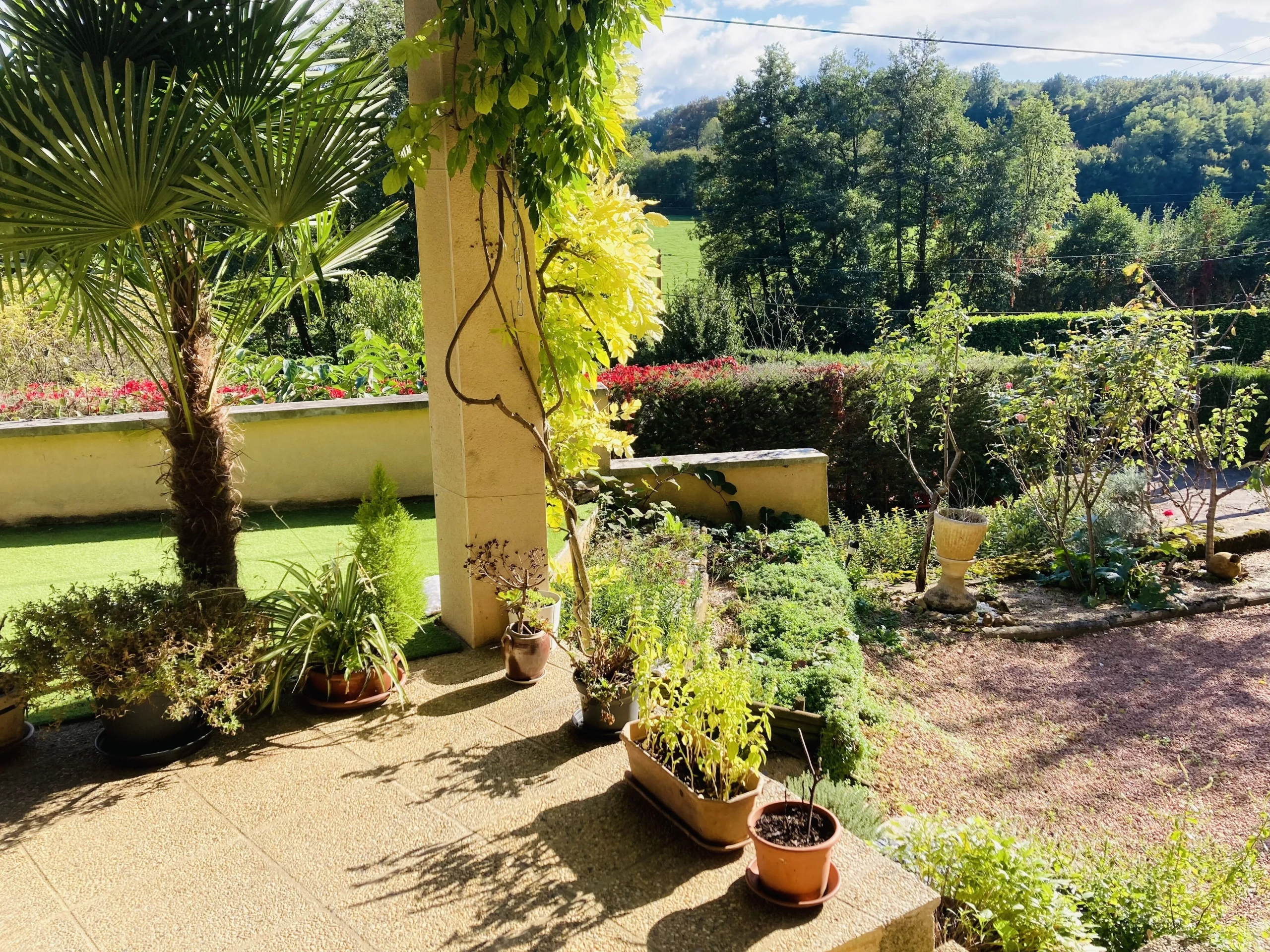 Maison de campagne à vendre à Chandon – 165 m² avec garage et terrasse extérieure 