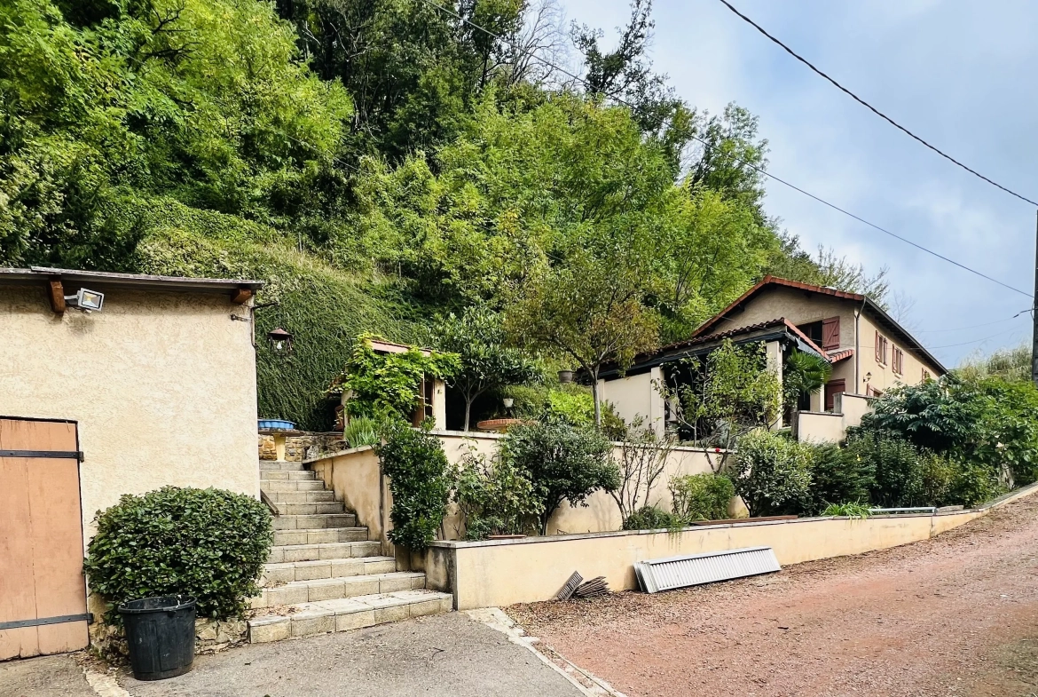 Maison de campagne à vendre à Chandon – 165 m² avec garage et terrasse extérieure 