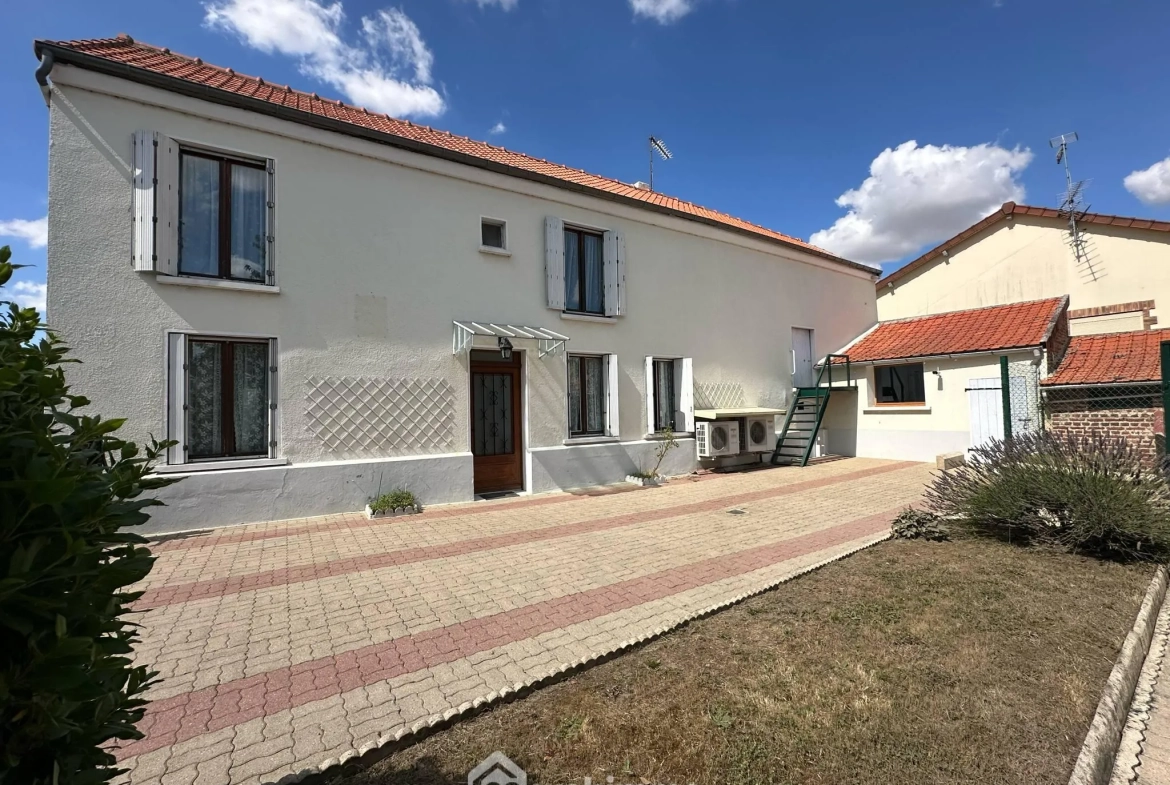 À vendre maison 127 m² à Chambry avec garage et terrain clos 