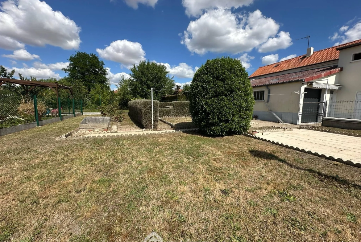 À vendre maison 127 m² à Chambry avec garage et terrain clos 