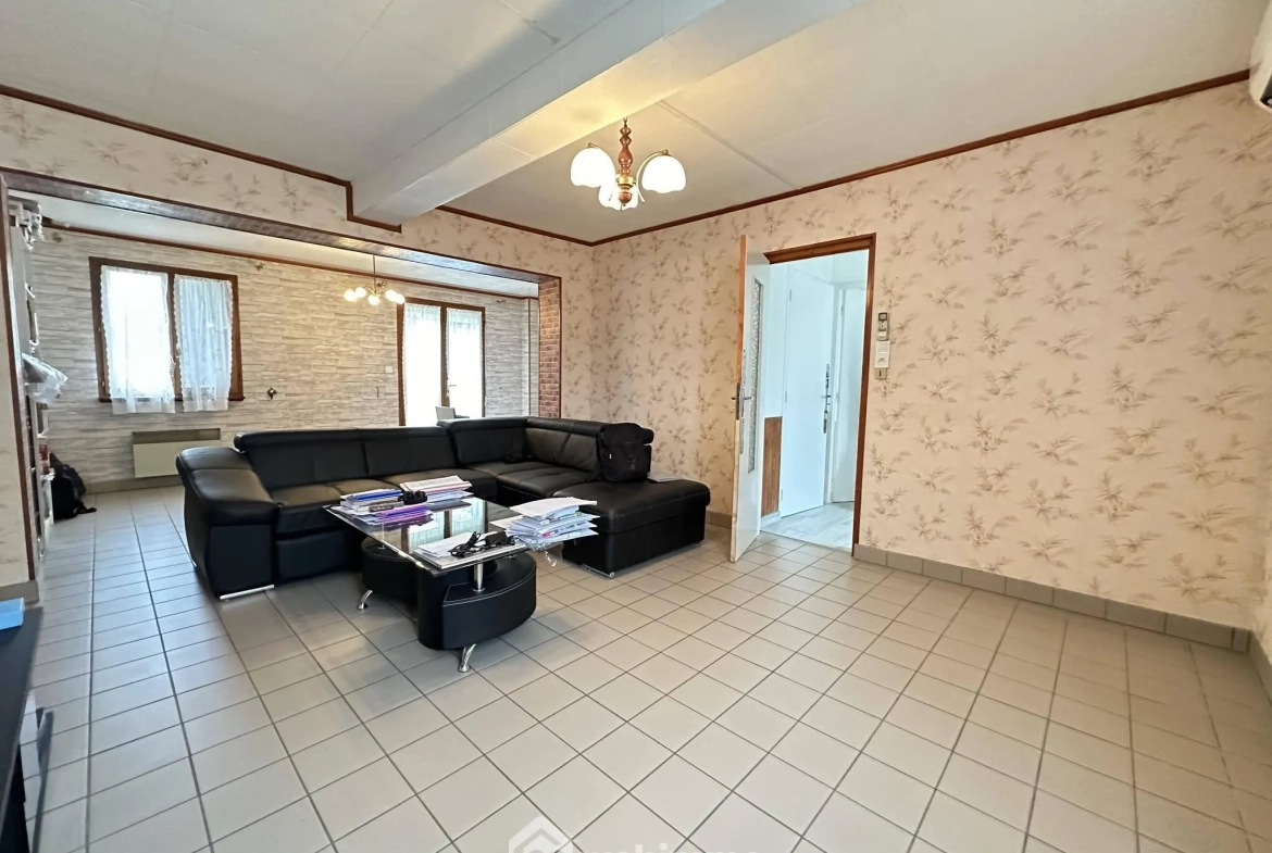 À vendre maison 127 m² à Chambry avec garage et terrain clos 