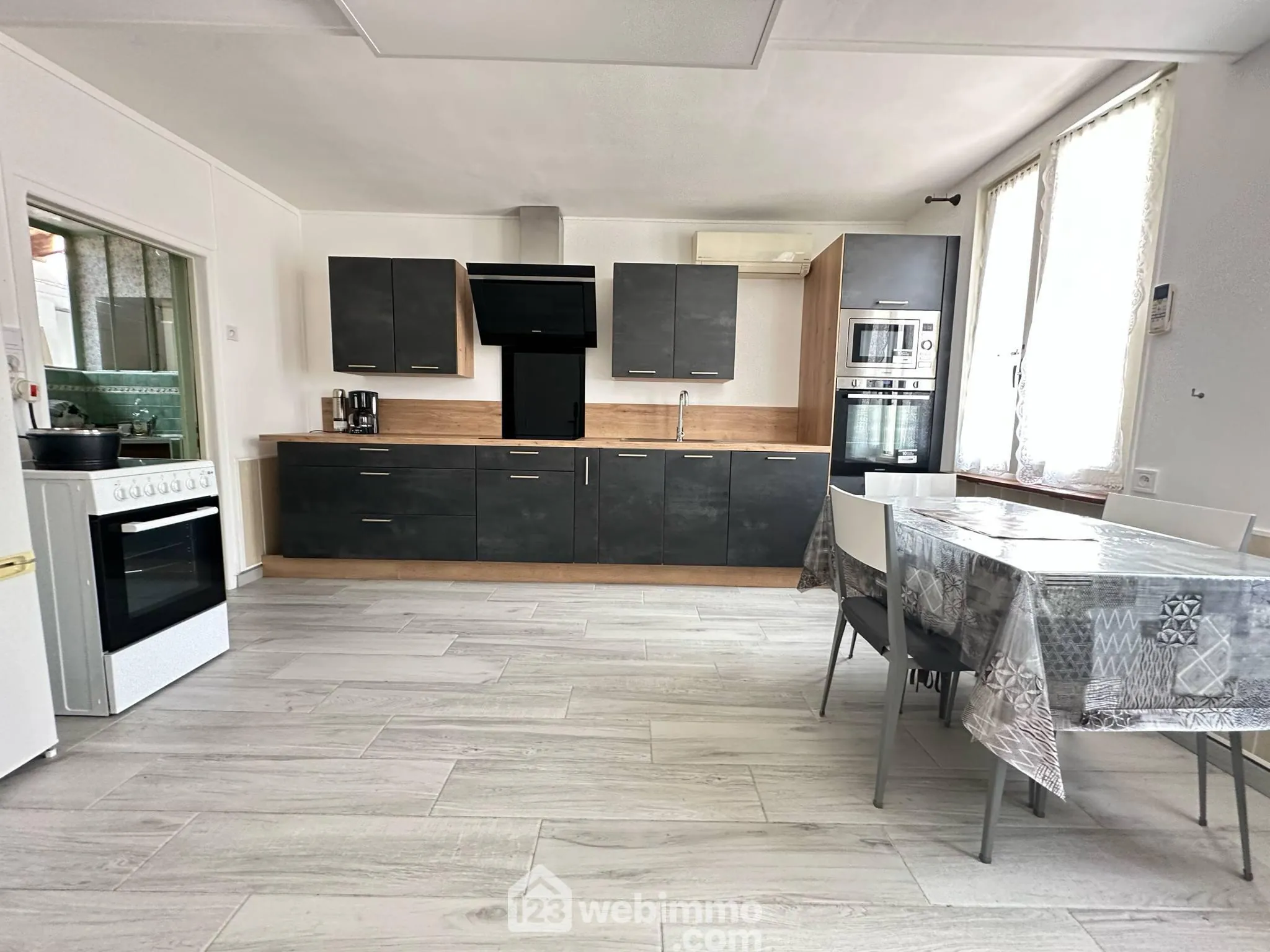 À vendre maison 127 m² à Chambry avec garage et terrain clos 