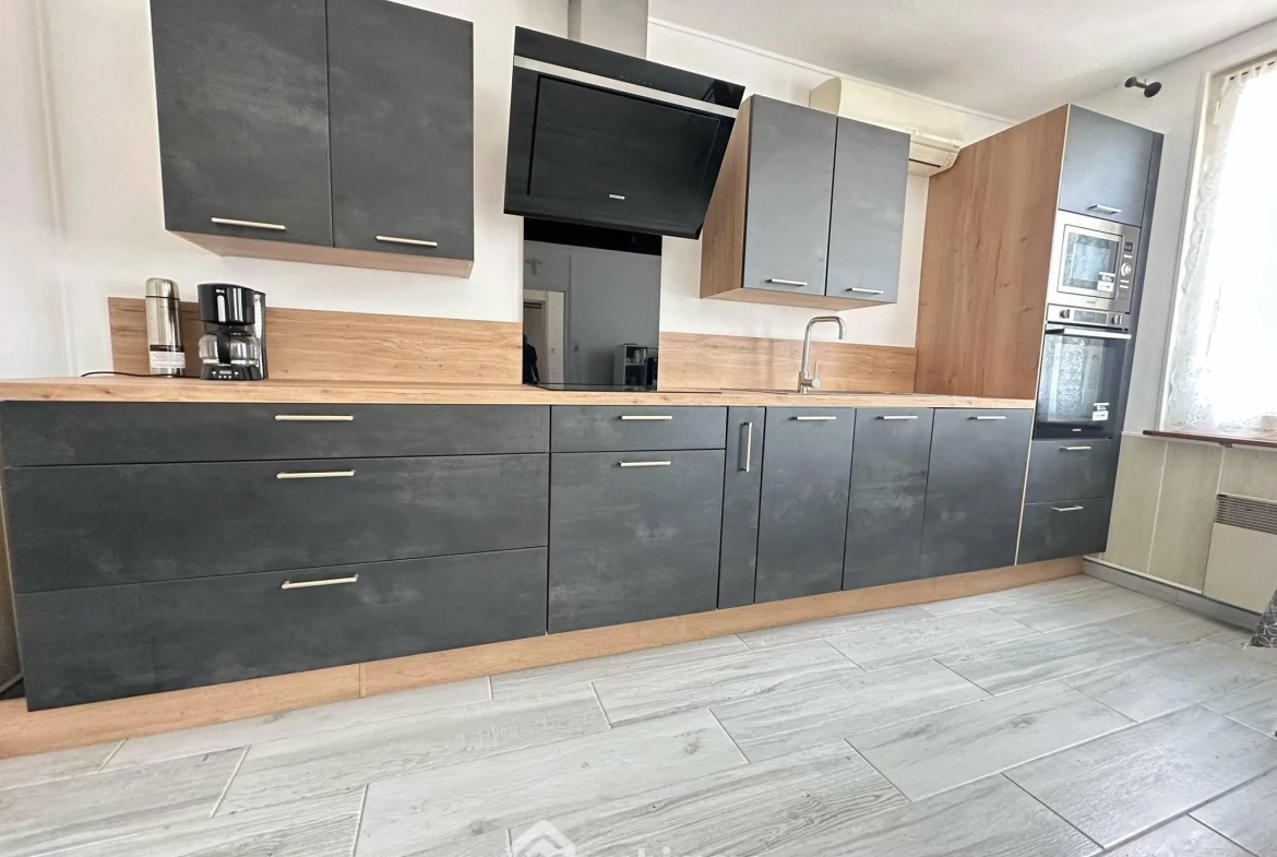 À vendre maison 127 m² à Chambry avec garage et terrain clos 