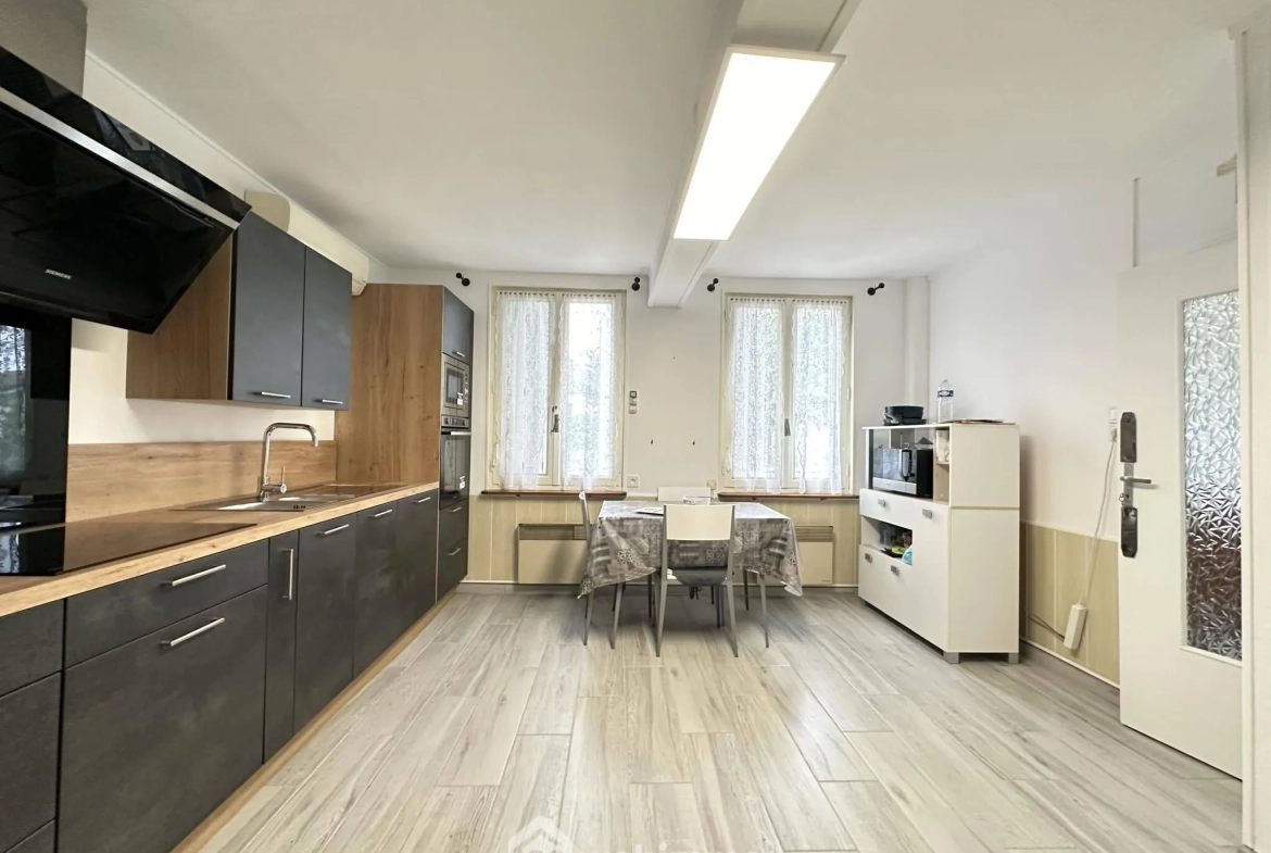 À vendre maison 127 m² à Chambry avec garage et terrain clos 