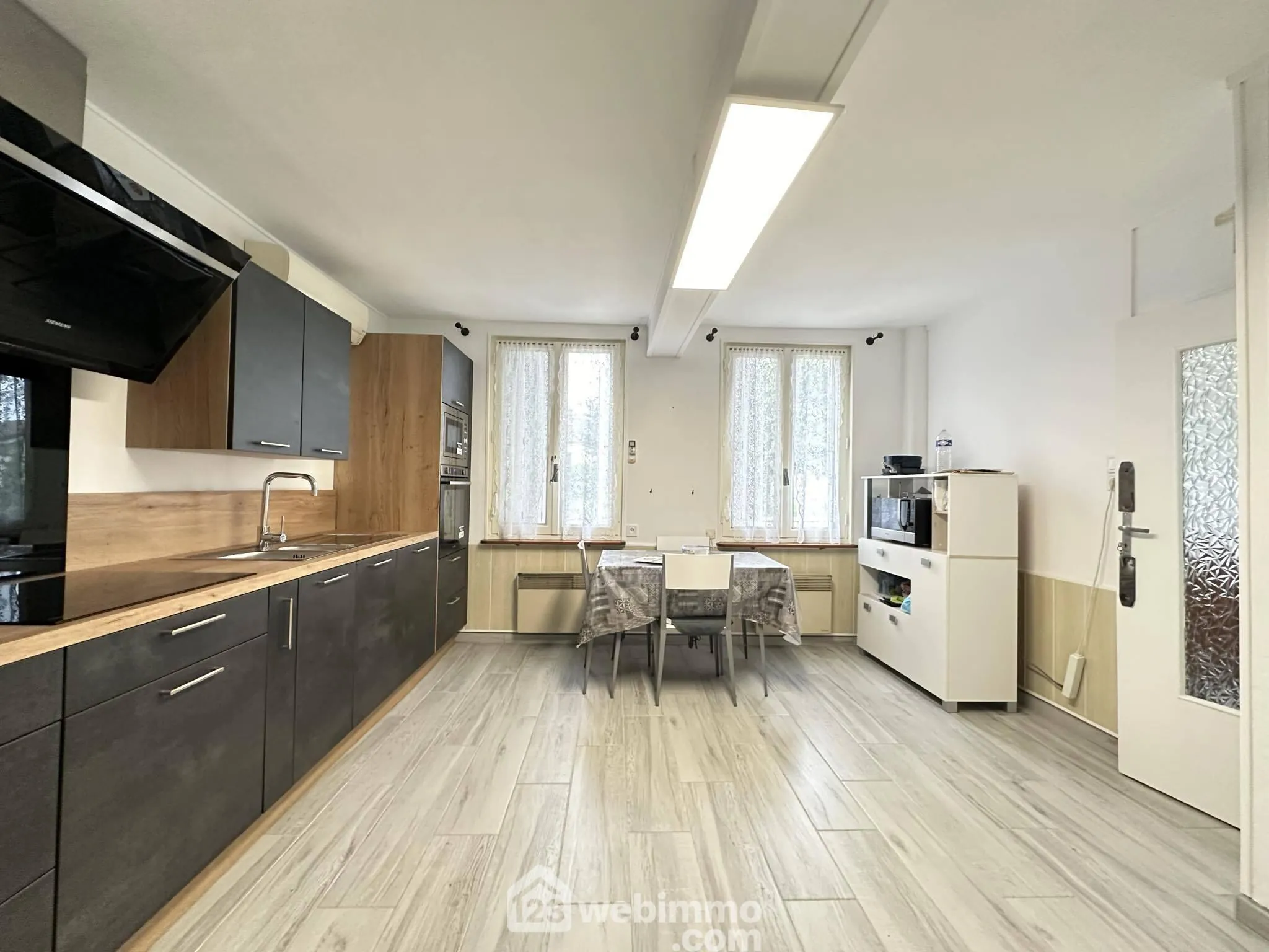 À vendre maison 127 m² à Chambry avec garage et terrain clos 