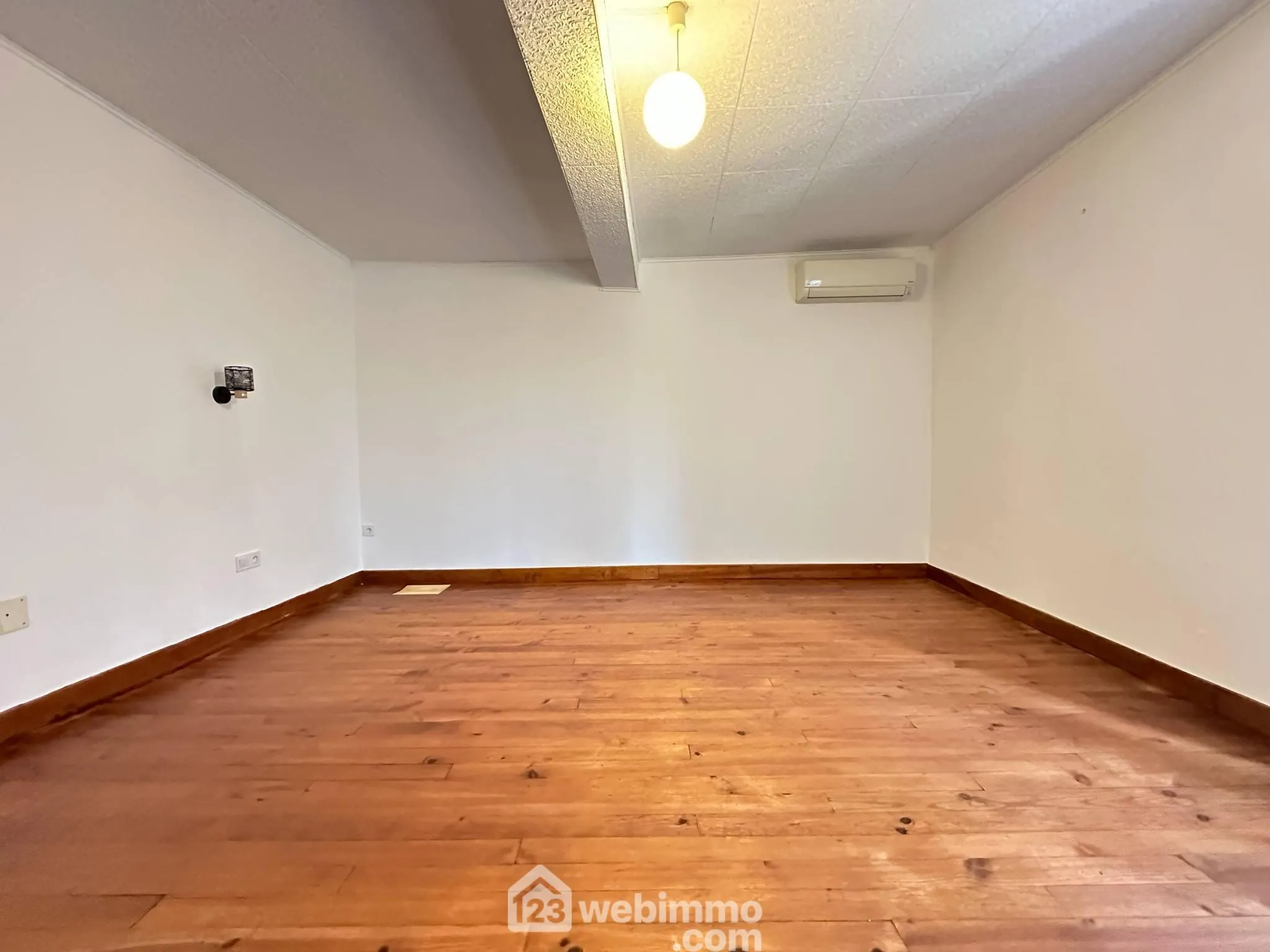 À vendre maison 127 m² à Chambry avec garage et terrain clos 