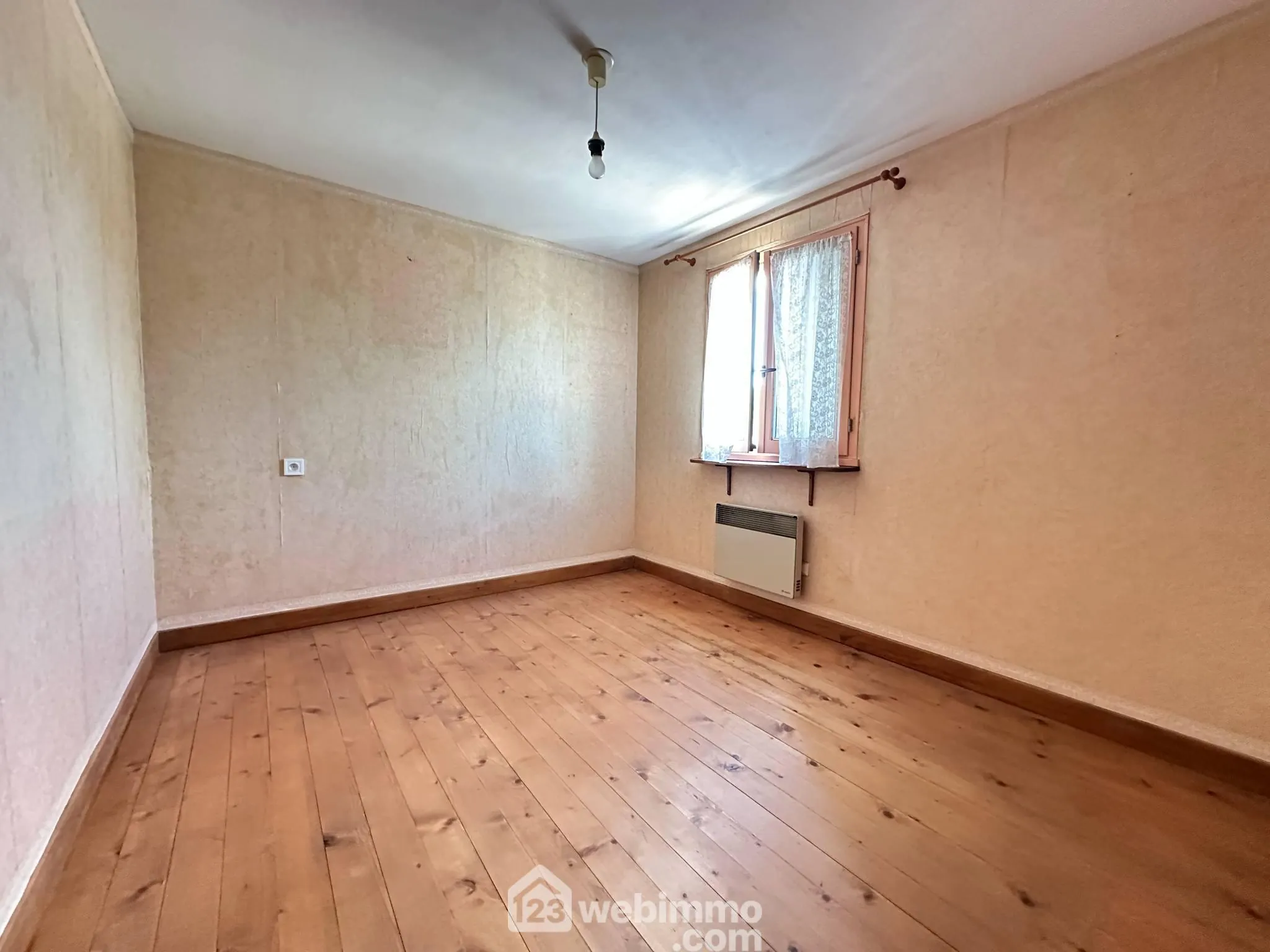 À vendre maison 127 m² à Chambry avec garage et terrain clos 