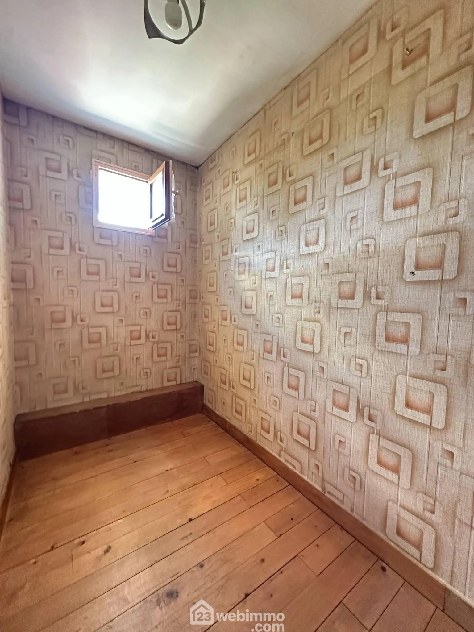À vendre maison 127 m² à Chambry avec garage et terrain clos 