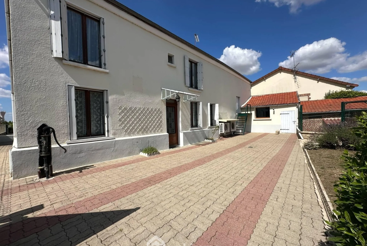 À vendre maison 127 m² à Chambry avec garage et terrain clos 