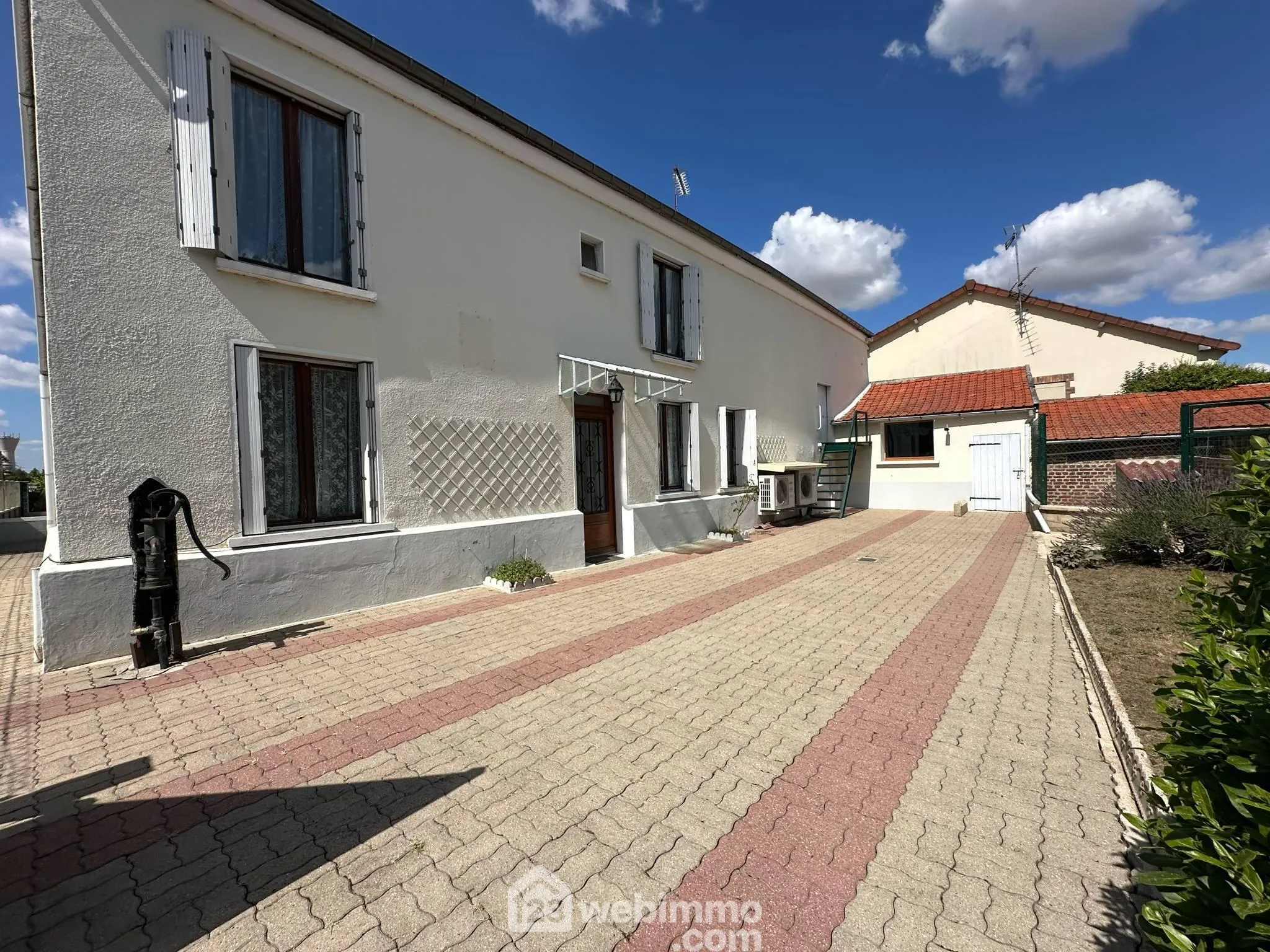 À vendre maison 127 m² à Chambry avec garage et terrain clos 