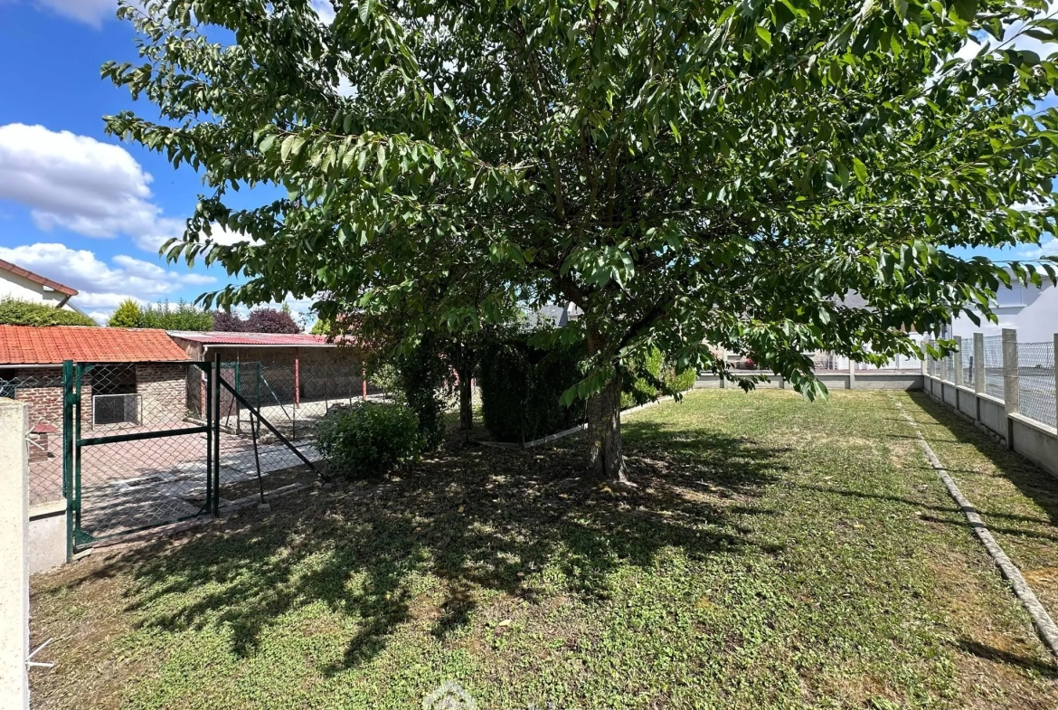 À vendre maison 127 m² à Chambry avec garage et terrain clos 
