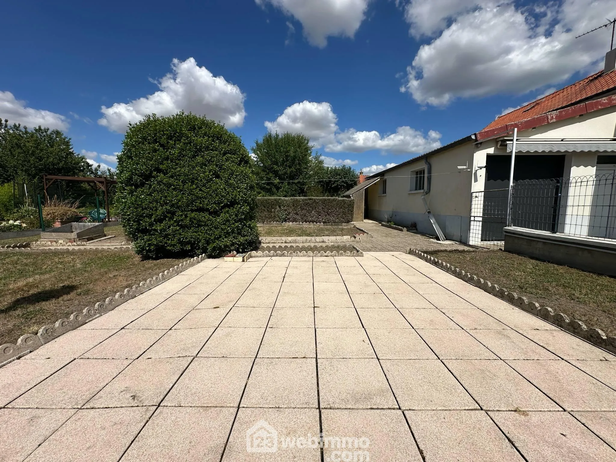 À vendre maison 127 m² à Chambry avec garage et terrain clos 