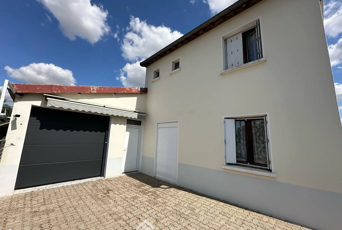 À vendre maison 127 m² à Chambry avec garage et terrain clos 