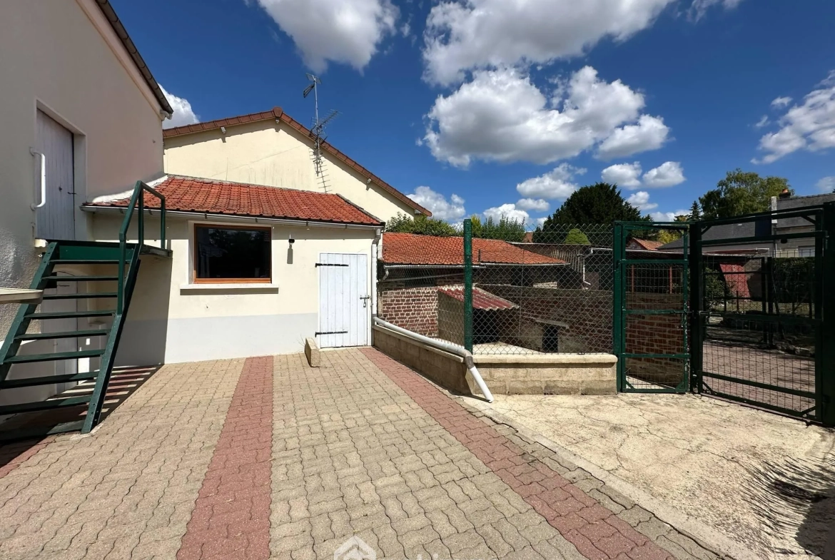 À vendre maison 127 m² à Chambry avec garage et terrain clos 