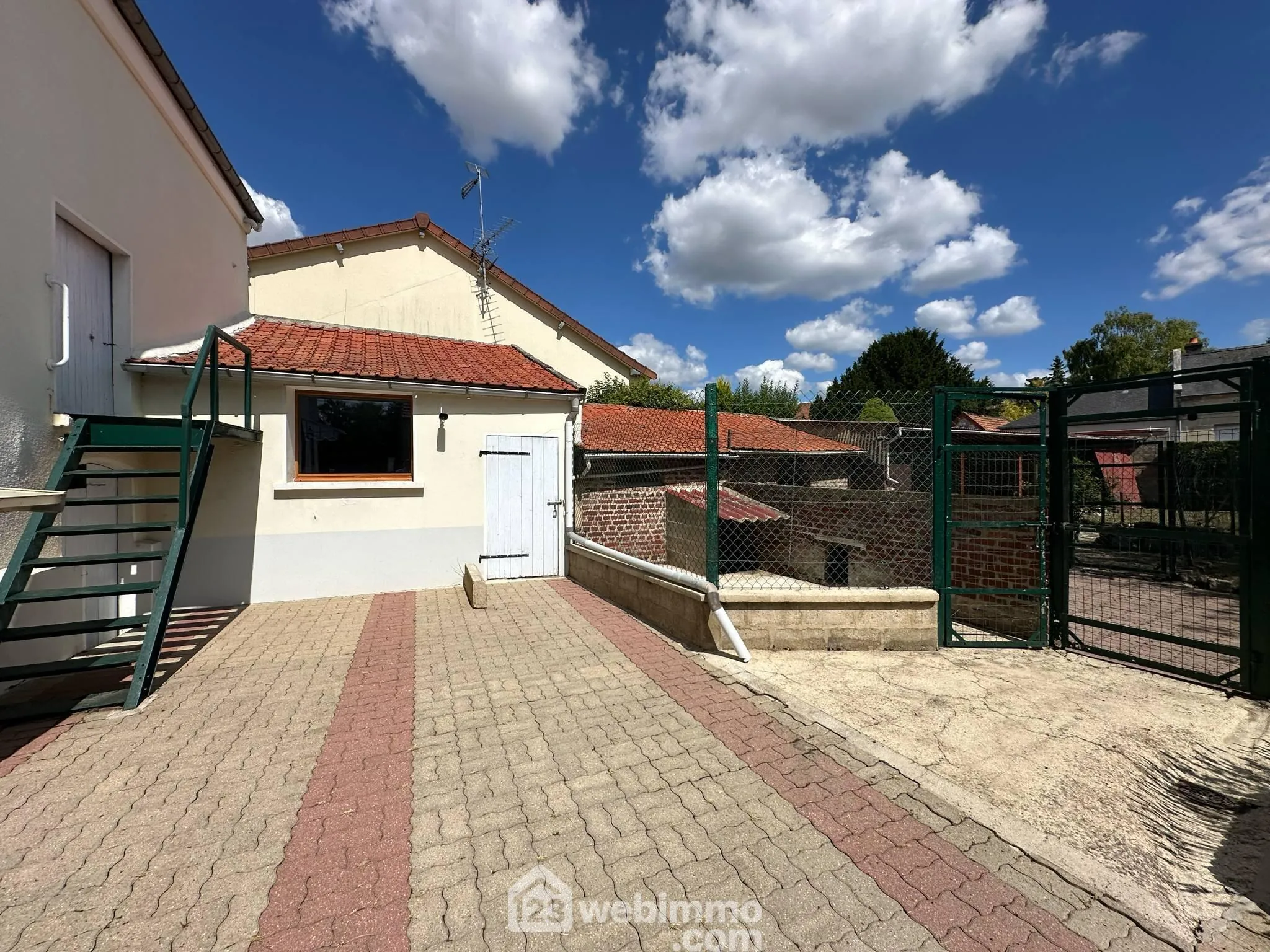 À vendre maison 127 m² à Chambry avec garage et terrain clos 