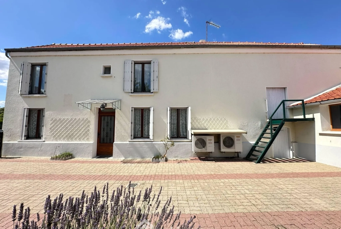 À vendre maison 127 m² à Chambry avec garage et terrain clos 