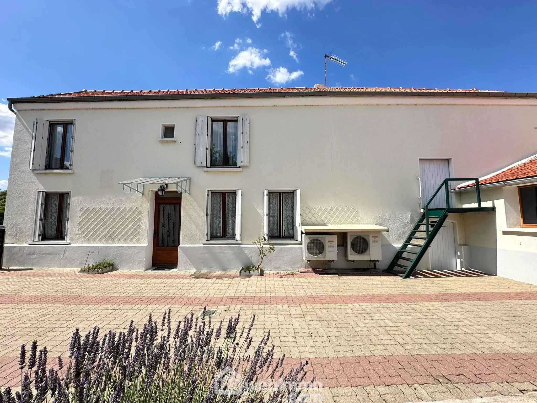 À vendre maison 127 m² à Chambry avec garage et terrain clos 