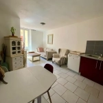 Jolie maison de village avec garage à La Tour d'Aigues - Bon état