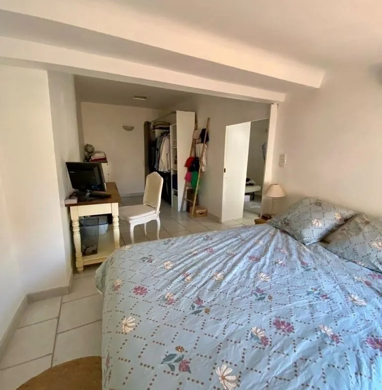 Jolie maison de village avec garage à La Tour d'Aigues - Bon état 