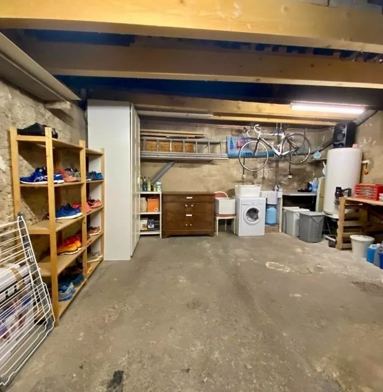 Jolie maison de village avec garage à La Tour d'Aigues - Bon état 