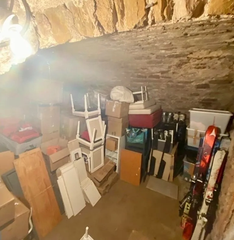 Jolie maison de village avec garage à La Tour d'Aigues - Bon état 
