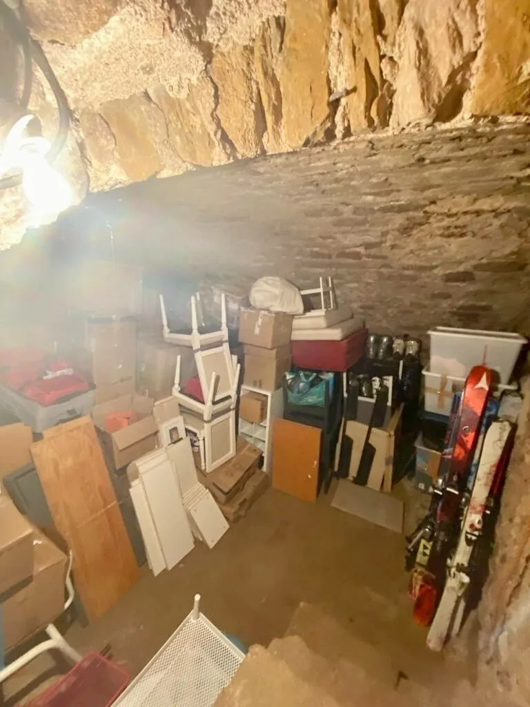 Jolie maison de village avec garage à La Tour d'Aigues - Bon état 
