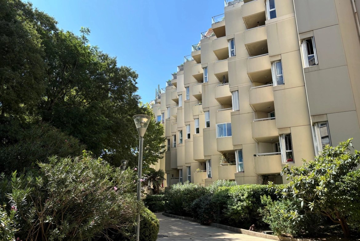 Appartement T3 lumineux de 74 m² dans la résidence Lord Duveen à Marseille 