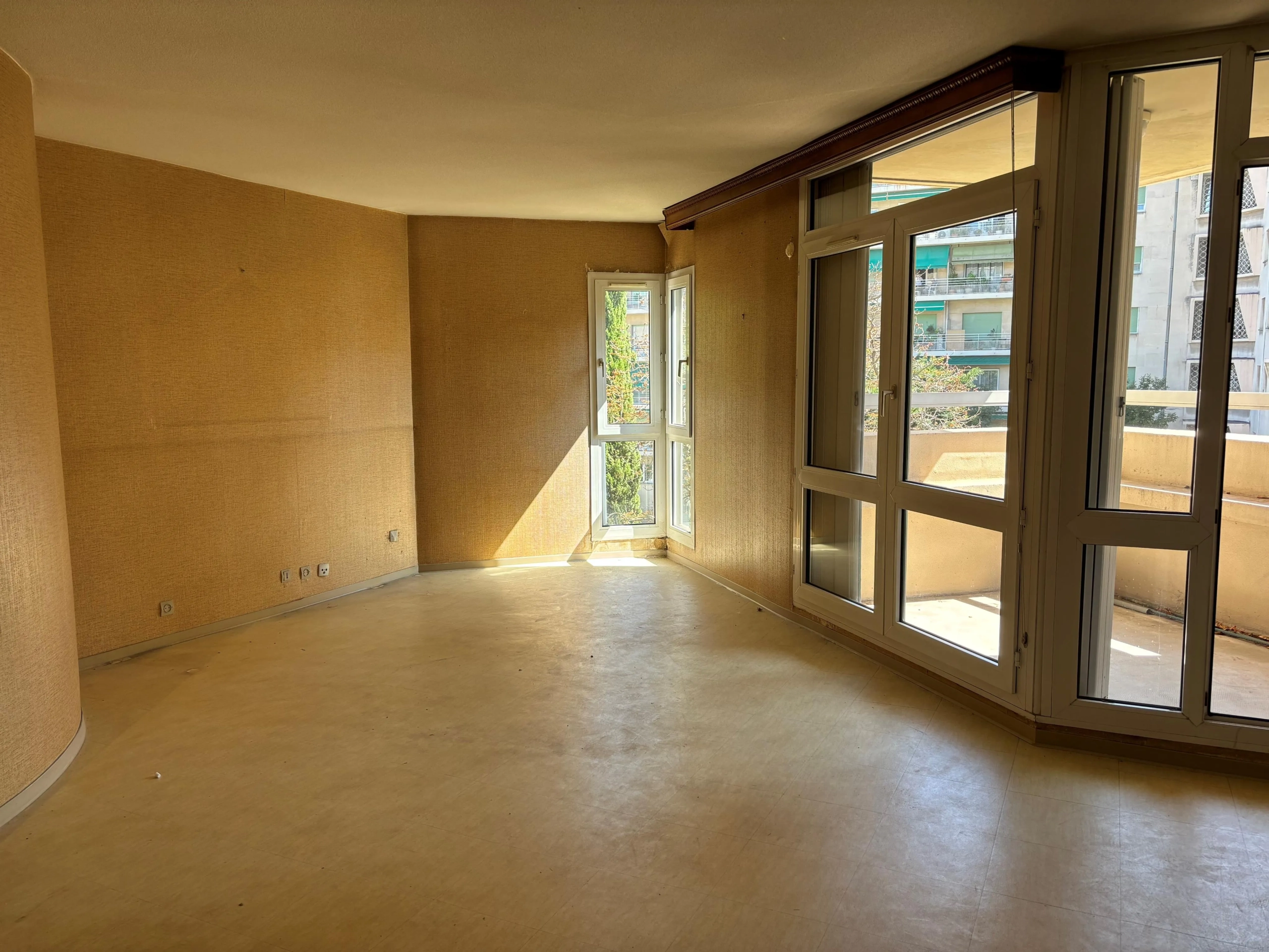 Appartement T3 lumineux de 74 m² dans la résidence Lord Duveen à Marseille 