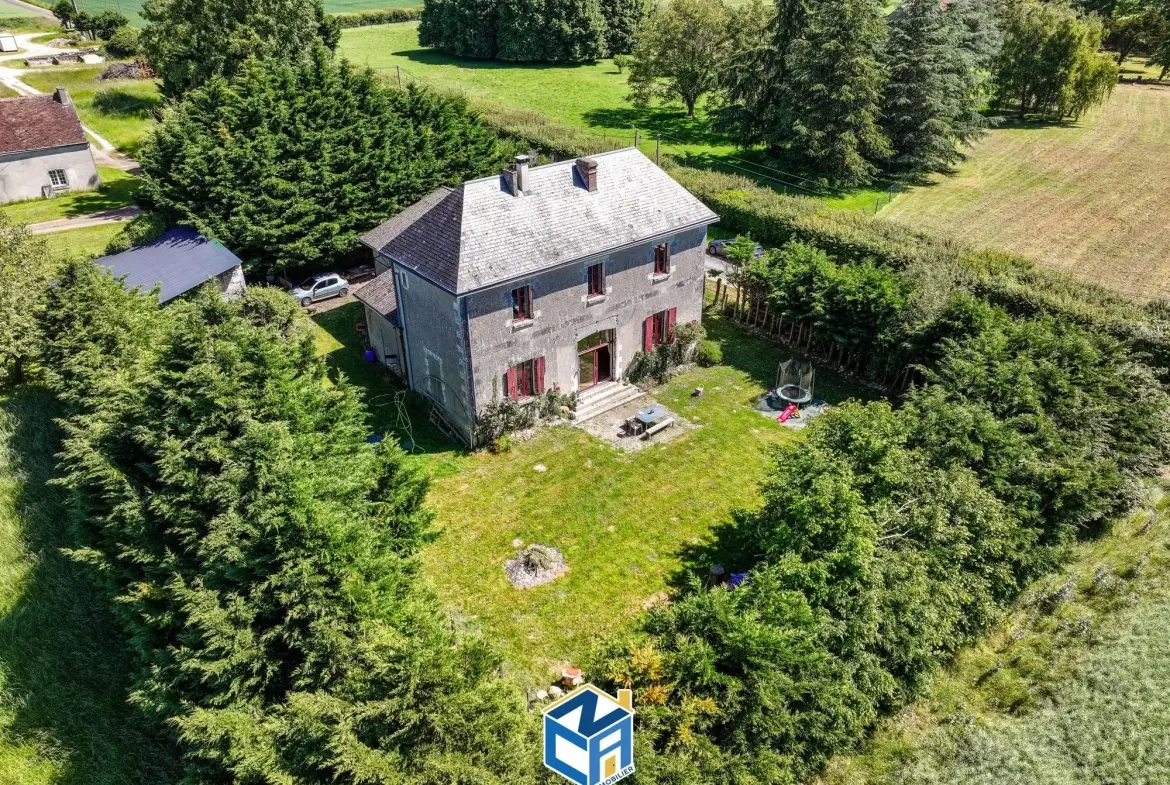 Maison de campagne 4 chambres avec garage et dépendance à Le Liège 37460 