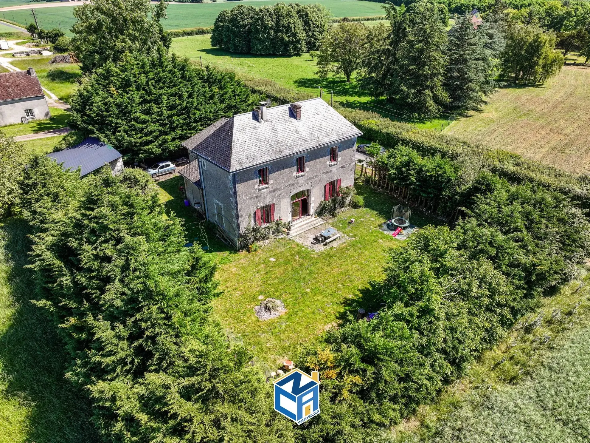 Maison de campagne 4 chambres avec garage et dépendance à Le Liège 37460 