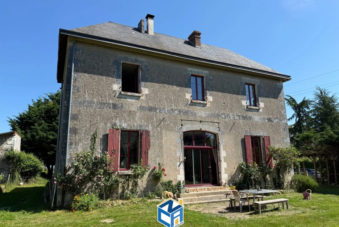 Maison de campagne 4 chambres avec garage et dépendance à Le Liège 37460 