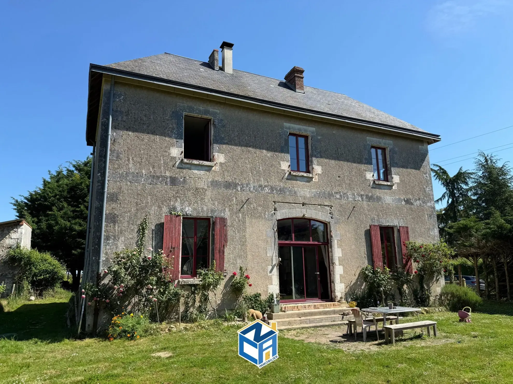 Maison de campagne 4 chambres avec garage et dépendance à Le Liège 37460 