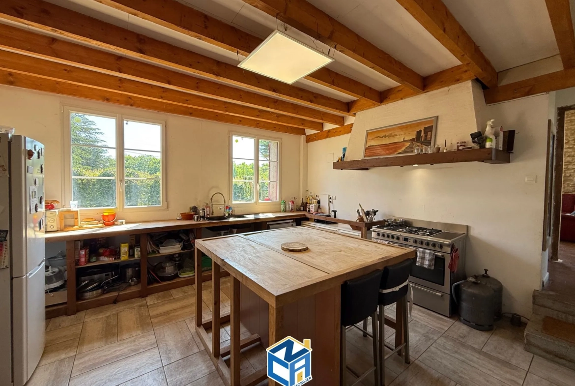 Maison de campagne 4 chambres avec garage et dépendance à Le Liège 37460 