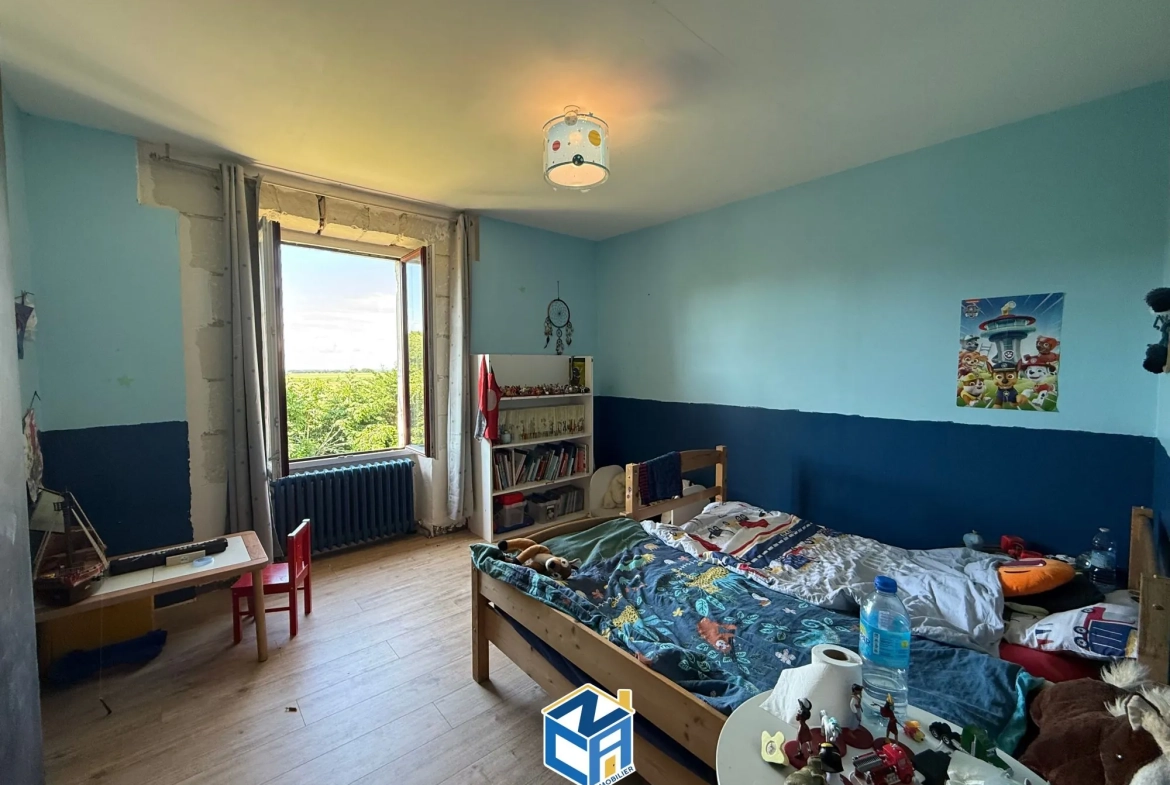 Maison de campagne 4 chambres avec garage et dépendance à Le Liège 37460 