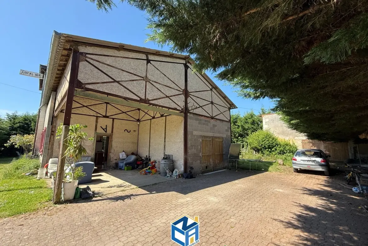 Maison de campagne 4 chambres avec garage et dépendance à Le Liège 37460 